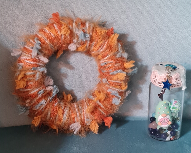Wichtel Glücksfläschchen Skandinavische Deko Perlen Mini-Kranz Orange Türkis
