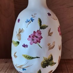 Deko-Vase mit Dellen u. Blumen