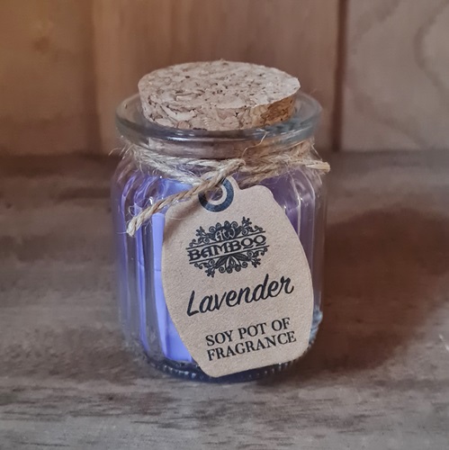 Lavendel-Soja-Kerze im Glas