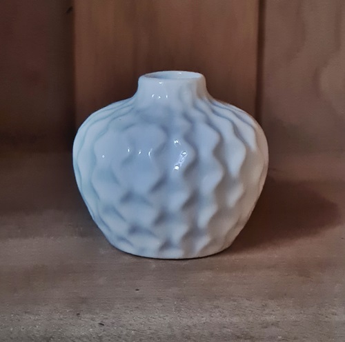 kl. weisse Porzellan-Vase